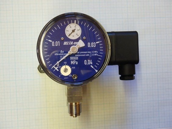 Дифманометр WIKA DELTA-comb 0-0.04MPa 702.02.100 Cont 850.3 Pressure Gauge With Alarm Contacts