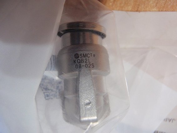 Соединение быстроразъемное угловое smc kQb2L08-02s r1/4"-8.0mm угловой штекер фитинг